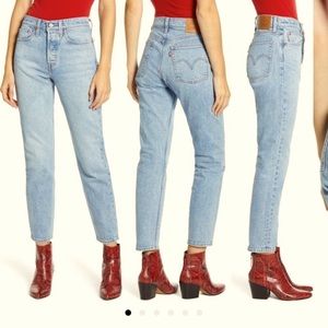 Levi’s wedgie jeans size 25 . In the wash “tango light.” Great condition.
